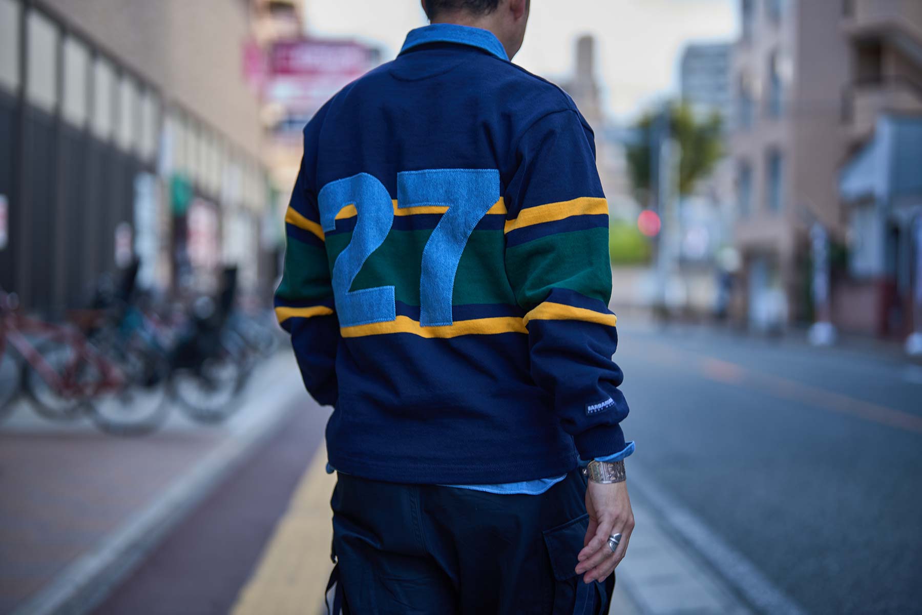 デニム素材の背番号「27」